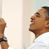 Президент США Барак Обама с семьей в столовой средней школы в Вашингтоне. Фото: © REUTERS/ Jonathan Ernst.