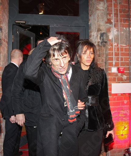 Гитарист Ронни Вуд (Rolling Stones) с бразильской подружкой Анной Араухо. Фото: © РИА Новости. Екатерина Чеснокова.